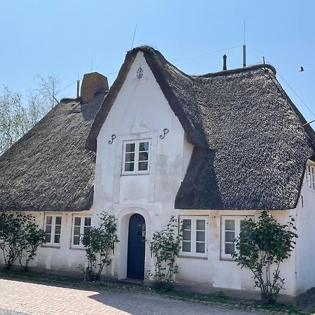 Kapitaenshaus Von 1712 - Neu Saniert Apartment Nieblum Exterior foto